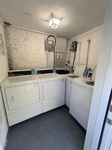 3237 SW 4th St 16, Miami, FL 33135