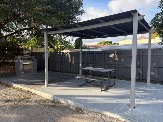 3237 SW 4th St 16, Miami, FL 33135