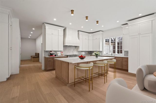 9 Wilderness Road, Nissequogue, NY 11780