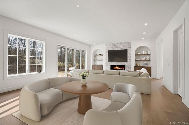 9 Wilderness Road, Nissequogue, NY 11780