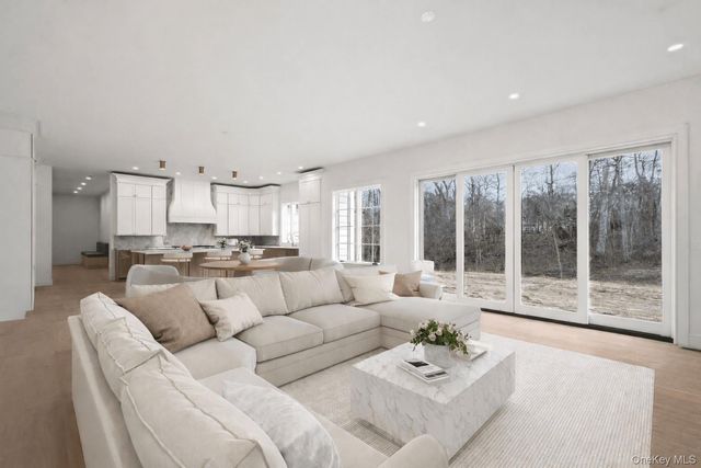 9 Wilderness Road, Nissequogue, NY 11780