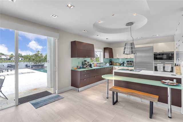 11101 NW 72nd Ter, Doral, FL 33178