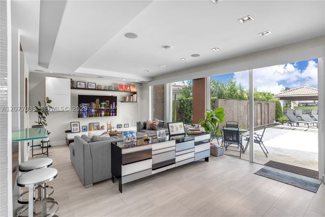 11101 NW 72nd Ter, Doral, FL 33178