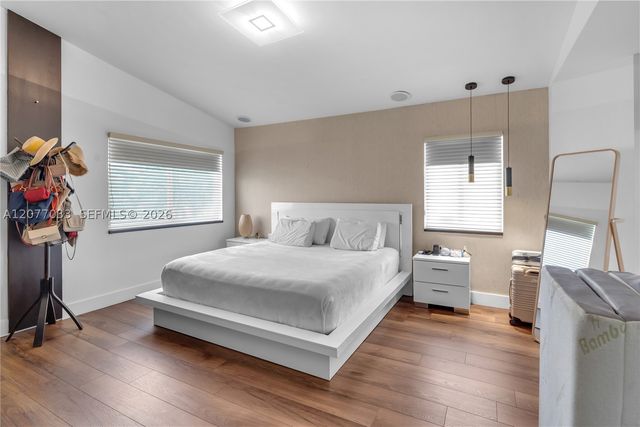 11101 NW 72nd Ter, Doral, FL 33178