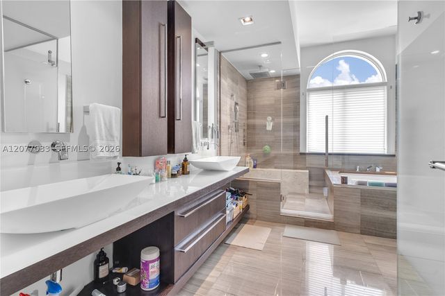 11101 NW 72nd Ter, Doral, FL 33178