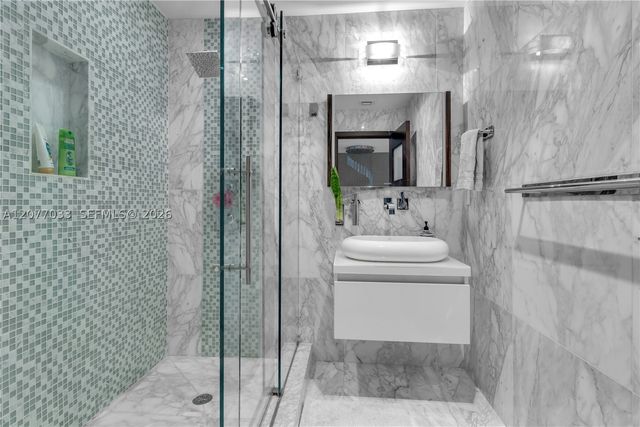 11101 NW 72nd Ter, Doral, FL 33178