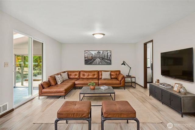 820 Monroe Avenue NE, Renton, WA 98056