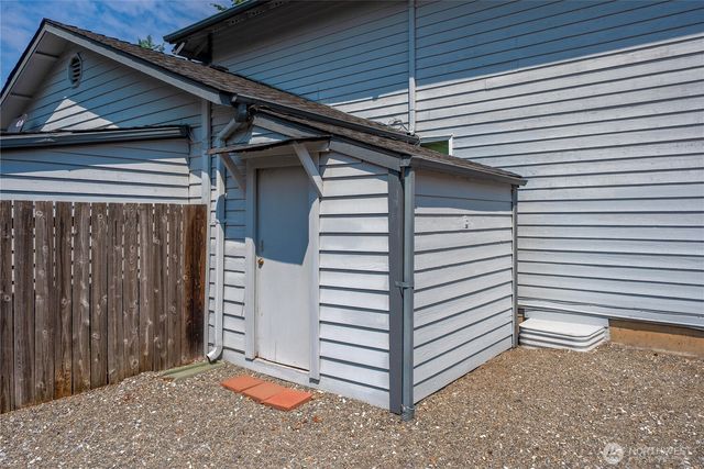 820 Monroe Avenue NE, Renton, WA 98056