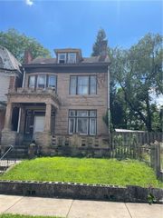 7222 Race St, Homewood Brushton, PA 15208