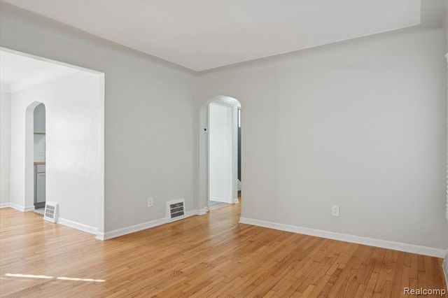 11285 Lakepointe Street, Detroit, MI 48224