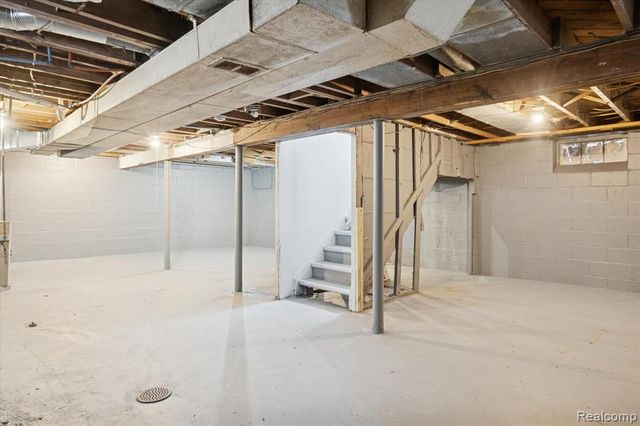 11285 Lakepointe Street, Detroit, MI 48224