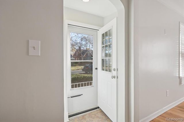 11285 Lakepointe Street, Detroit, MI 48224