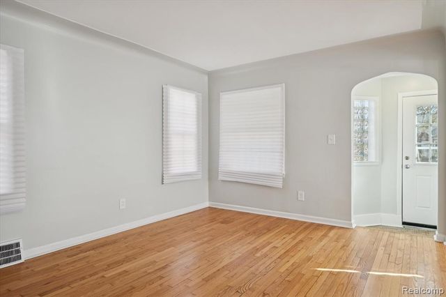 11285 Lakepointe Street, Detroit, MI 48224