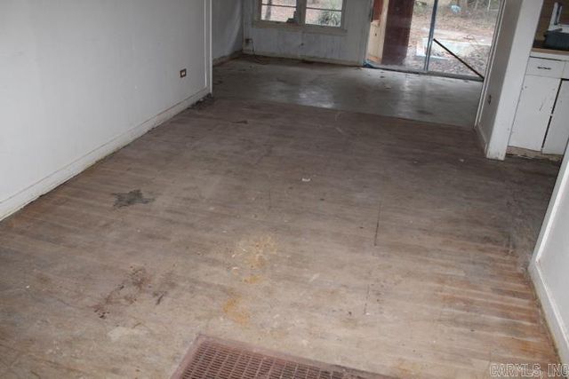 504 NE 3rd Street, England, AR 72046