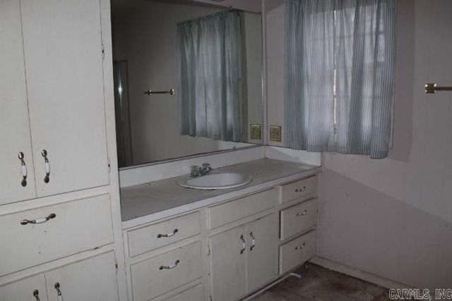 504 NE 3rd Street, England, AR 72046