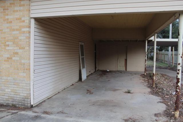 504 NE 3rd Street, England, AR 72046