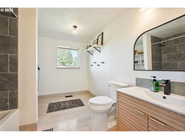 18209 Ne PEG Rd, Yacolt, WA 98675