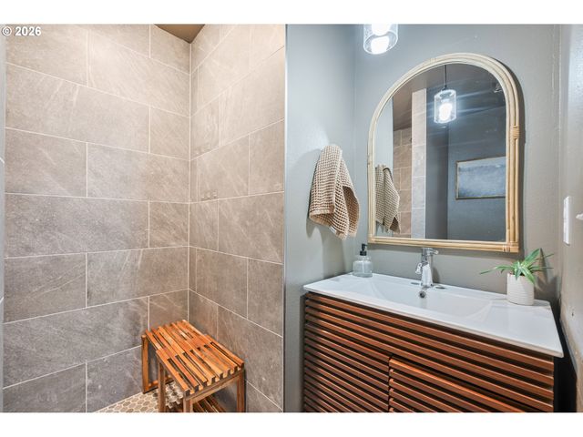 18209 Ne PEG Rd, Yacolt, WA 98675