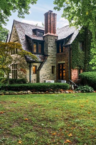 2010 Devonshire Road, Ann Arbor, MI 48104