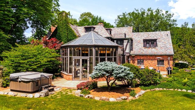 2010 Devonshire Road, Ann Arbor, MI 48104