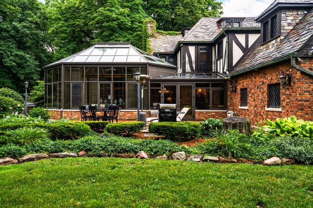 2010 Devonshire Road, Ann Arbor, MI 48104