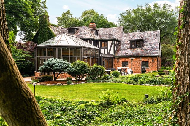 2010 Devonshire Road, Ann Arbor, MI 48104