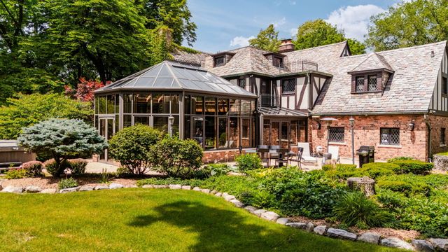 2010 Devonshire Road, Ann Arbor, MI 48104