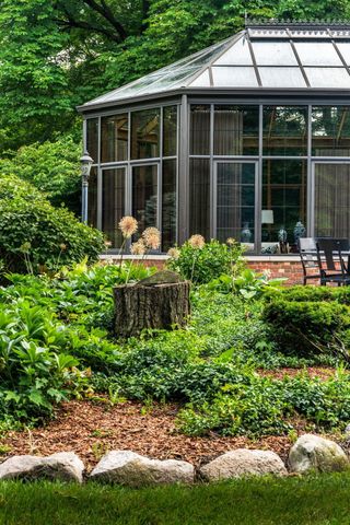 2010 Devonshire Road, Ann Arbor, MI 48104