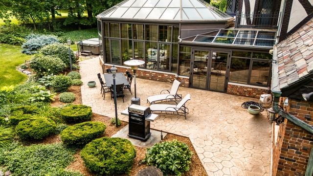 2010 Devonshire Road, Ann Arbor, MI 48104