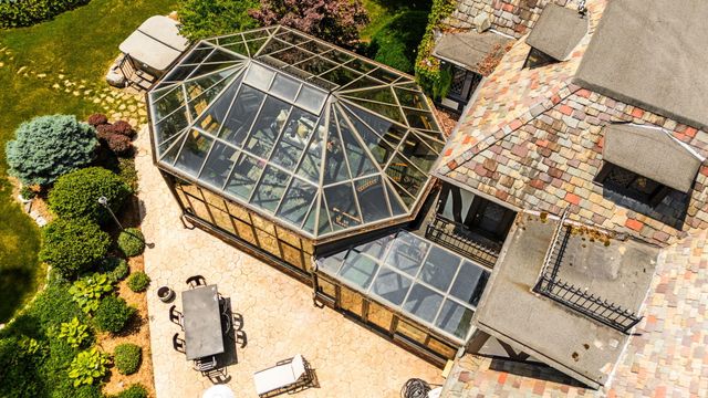 2010 Devonshire Road, Ann Arbor, MI 48104