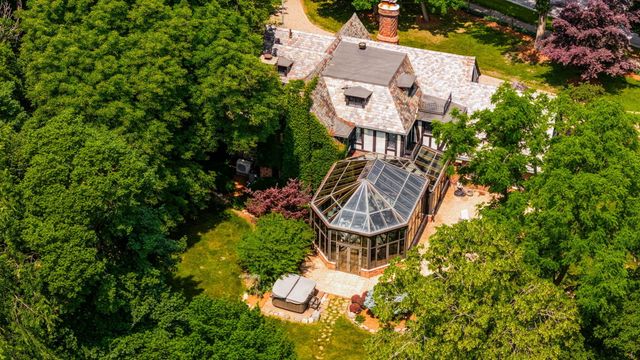 2010 Devonshire Road, Ann Arbor, MI 48104