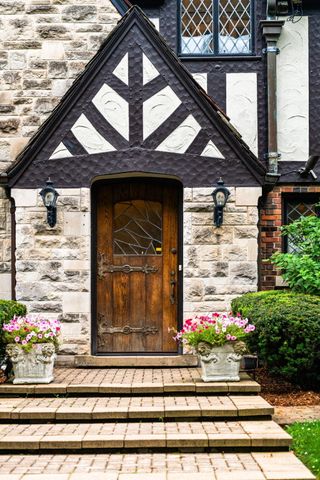 2010 Devonshire Road, Ann Arbor, MI 48104