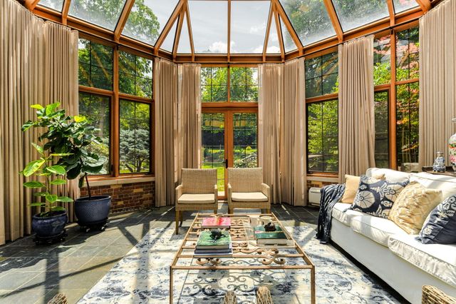 2010 Devonshire Road, Ann Arbor, MI 48104