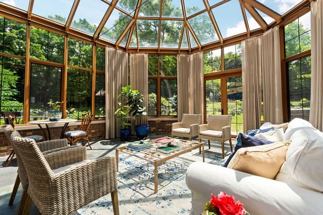 2010 Devonshire Road, Ann Arbor, MI 48104