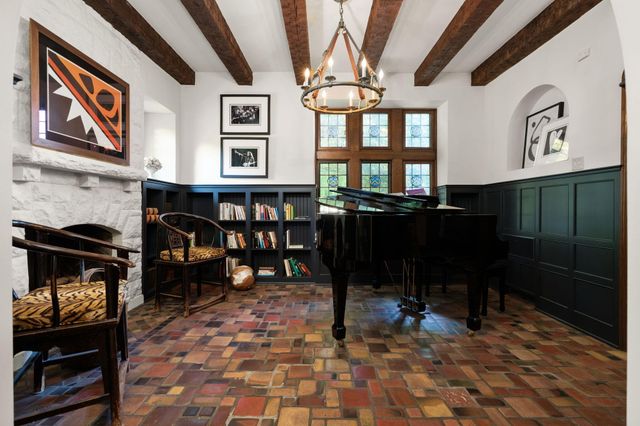 2010 Devonshire Road, Ann Arbor, MI 48104