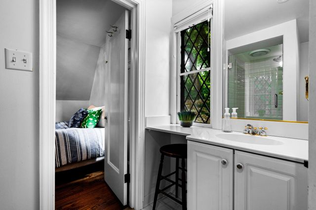 2010 Devonshire Road, Ann Arbor, MI 48104