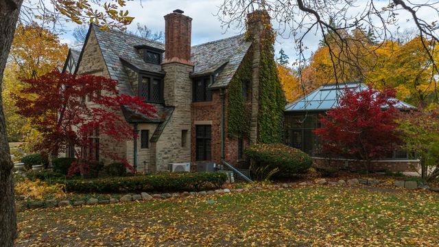 2010 Devonshire Road, Ann Arbor, MI 48104