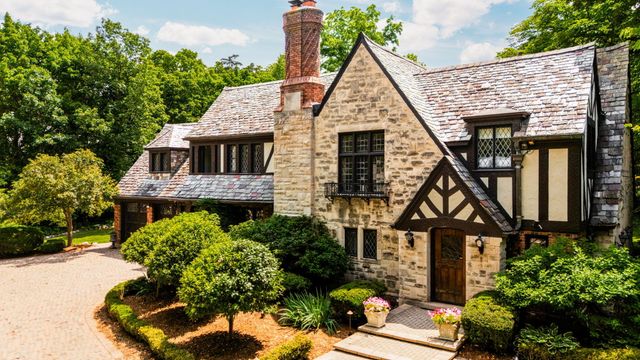 2010 Devonshire Road, Ann Arbor, MI 48104