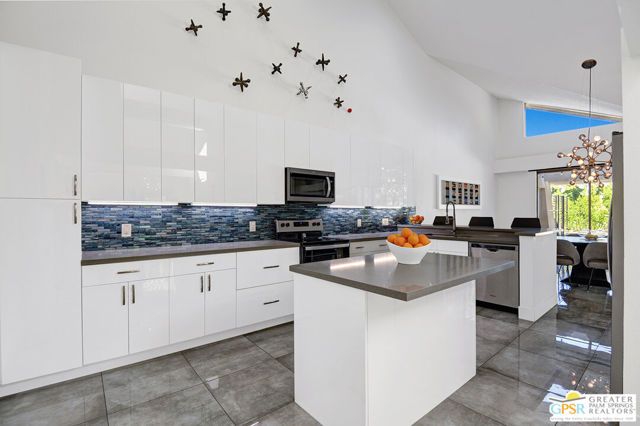 186 S Kavenish Drive, Rancho Mirage, CA 92270