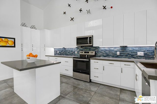 186 S Kavenish Drive, Rancho Mirage, CA 92270