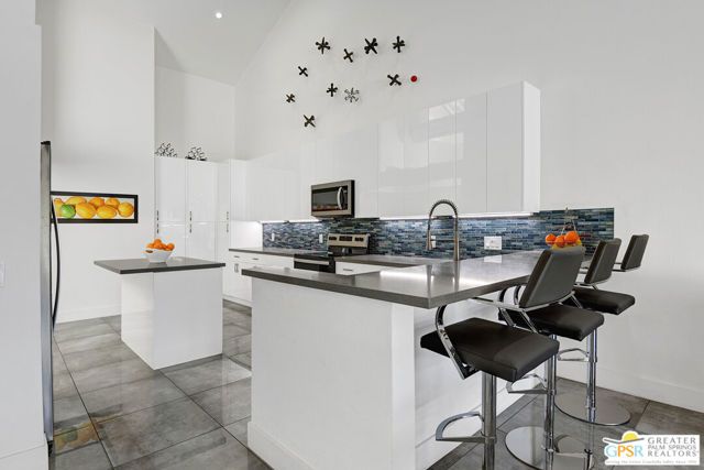 186 S Kavenish Drive, Rancho Mirage, CA 92270