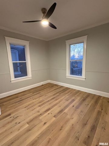 1111 N WALNUT Street, Springfield, IL 62702