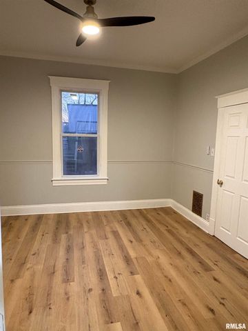 1111 N WALNUT Street, Springfield, IL 62702