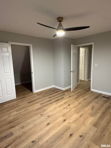 1111 N WALNUT Street, Springfield, IL 62702