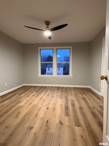 1111 N WALNUT Street, Springfield, IL 62702