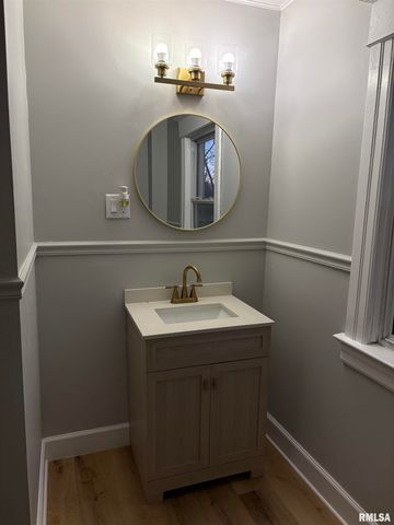 1111 N WALNUT Street, Springfield, IL 62702