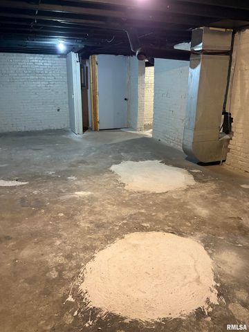 1111 N WALNUT Street, Springfield, IL 62702