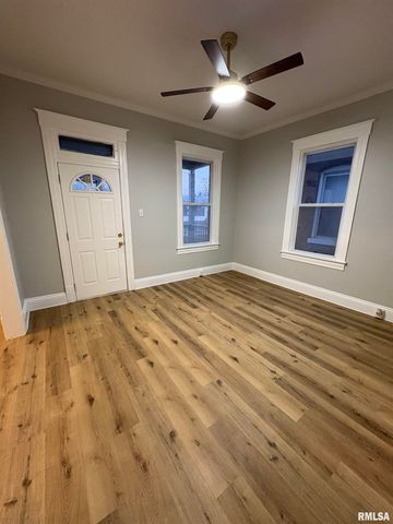 1111 N WALNUT Street, Springfield, IL 62702