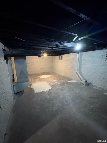 1111 N WALNUT Street, Springfield, IL 62702