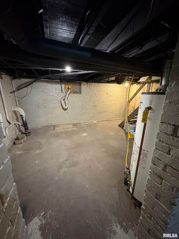 1111 N WALNUT Street, Springfield, IL 62702